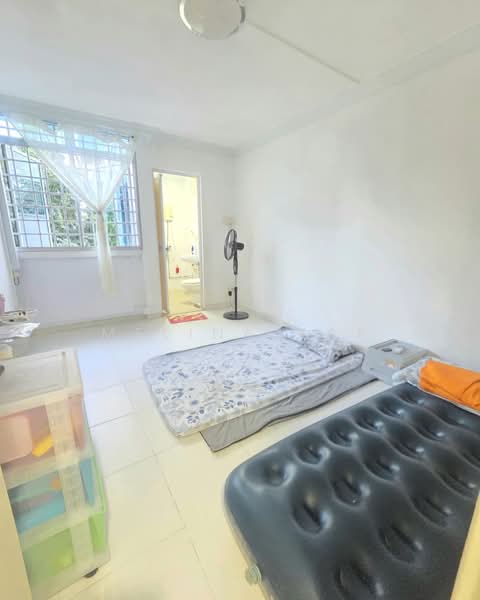 327 Serangoon Avenue 3, 327 Serangoon Avenue 3, 3 Bedrooms, 904 sqft, HDB Flat For Sale, by Melina Yap, 500180348 - Master room - PropertyGuru.com.sg