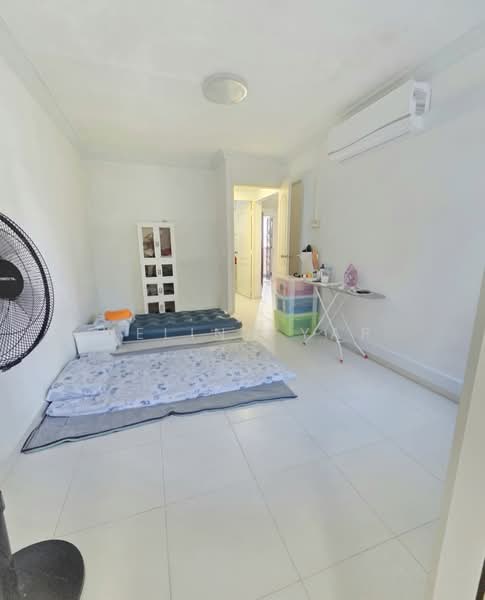 327 Serangoon Avenue 3, 327 Serangoon Avenue 3, 3 Bedrooms, 904 sqft, HDB Flat For Sale, by Melina Yap, 500180348 - Master Room - PropertyGuru.com.sg