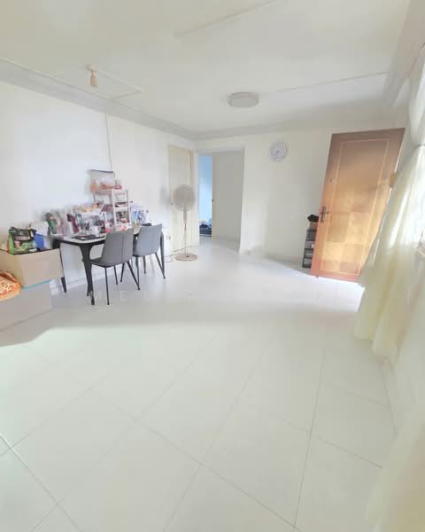 327 Serangoon Avenue 3, 327 Serangoon Avenue 3, 3 Bedrooms, 904 sqft, HDB Flat For Sale, by Melina Yap, 500180348 - Living Room - PropertyGuru.com.sg