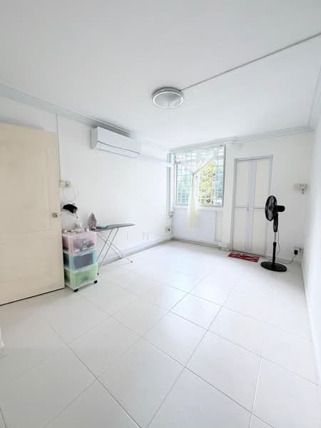 327 Serangoon Avenue 3, 327 Serangoon Avenue 3, 3 Bedrooms, 904 sqft, HDB Flat For Sale, by Melina Yap, 500180348 - Master Room - PropertyGuru.com.sg
