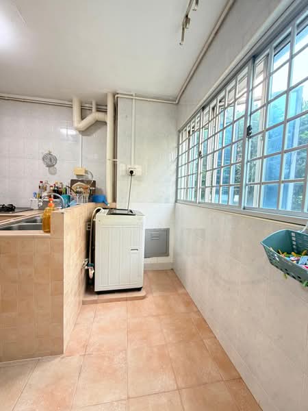 327 Serangoon Avenue 3, 327 Serangoon Avenue 3, 3 Bedrooms, 904 sqft, HDB Flat For Sale, by Melina Yap, 500180348 - Kitchen - PropertyGuru.com.sg