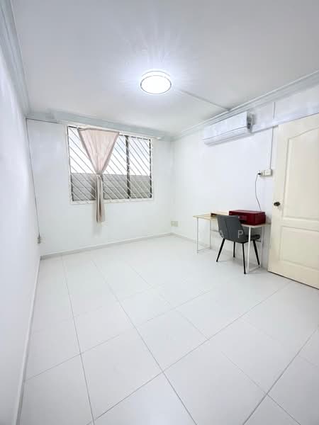 327 Serangoon Avenue 3, 327 Serangoon Avenue 3, 3 Bedrooms, 904 sqft, HDB Flat For Sale, by Melina Yap, 500180348 - Bedroom - PropertyGuru.com.sg