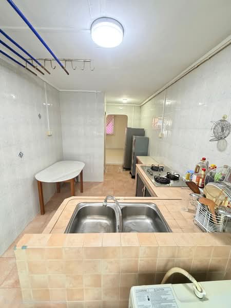 327 Serangoon Avenue 3, 327 Serangoon Avenue 3, 3 Bedrooms, 904 sqft, HDB Flat For Sale, by Melina Yap, 500180348 - Kitchen - PropertyGuru.com.sg