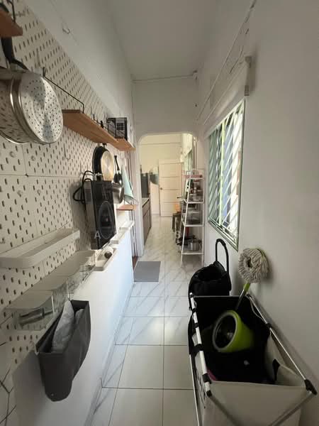 77 Seng Poh Road, 77 Seng Poh Road, Room Rental, 100 sqft, HDB Flat For Rent, by Marcus Ng, 500180377 - Corridor - PropertyGuru.com.sg
