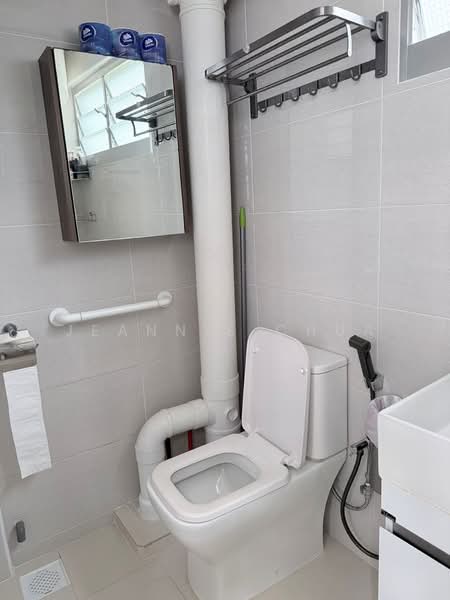 181 Bishan Street 13, 181 Bishan Street 13, Room Rental, 120 sqft, HDB Flat For Rent, by Jeannie Chua, 500180380 - Bathroom - PropertyGuru.com.sg