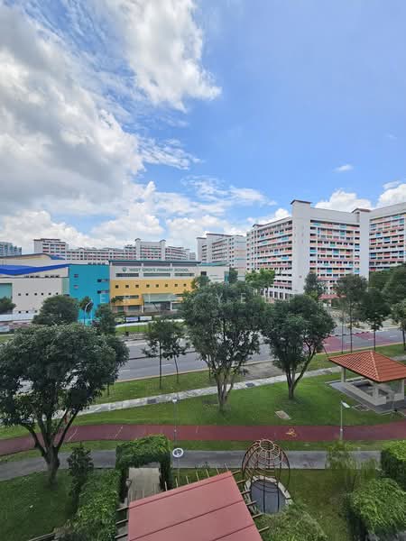 733 Jurong West Street 73, 733 Jurong West Street 73, 3 Bedrooms, 1,119 sqft, HDB Flat For Sale, by Eric Yeep, 500180393 - Exterior - PropertyGuru.com.sg