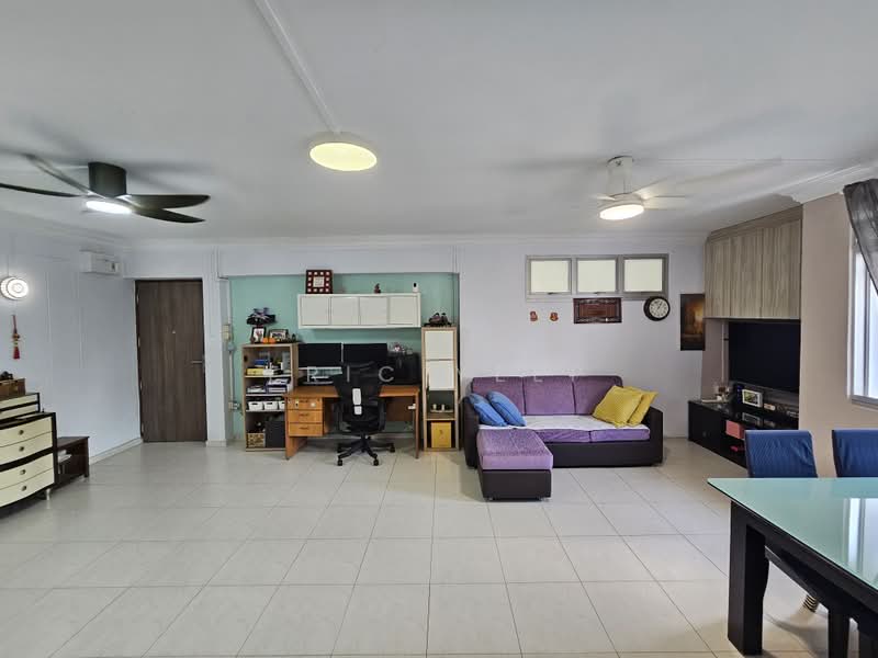 733 Jurong West Street 73, 733 Jurong West Street 73, 3 Bedrooms, 1,119 sqft, HDB Flat For Sale, by Eric Yeep, 500180393 - Living Room - PropertyGuru.com.sg