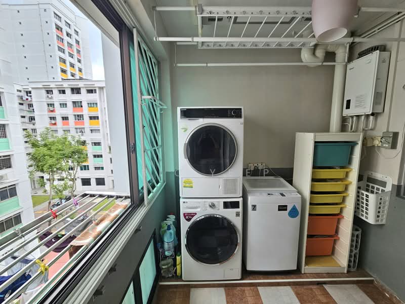 733 Jurong West Street 73, 733 Jurong West Street 73, 3 Bedrooms, 1,119 sqft, HDB Flat For Sale, by Eric Yeep, 500180393 - Balcony - PropertyGuru.com.sg