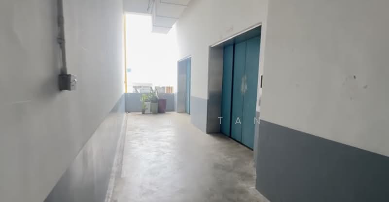 Heng Loong Building, 61 Bukit Batok Crescent, 1,927 sqft, Light Industrial (B1) For Rent, by Terry Tan, 500180395 - Corridor - CommercialGuru.com.sg