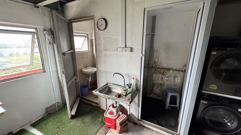 Pioneer Centre, 1 Soon Lee Street, 1,701 sqft, Factory / Workshop (B2) For Sale, by Anson Goh 吴铭华, 500180400 - Bathroom - CommercialGuru.com.sg