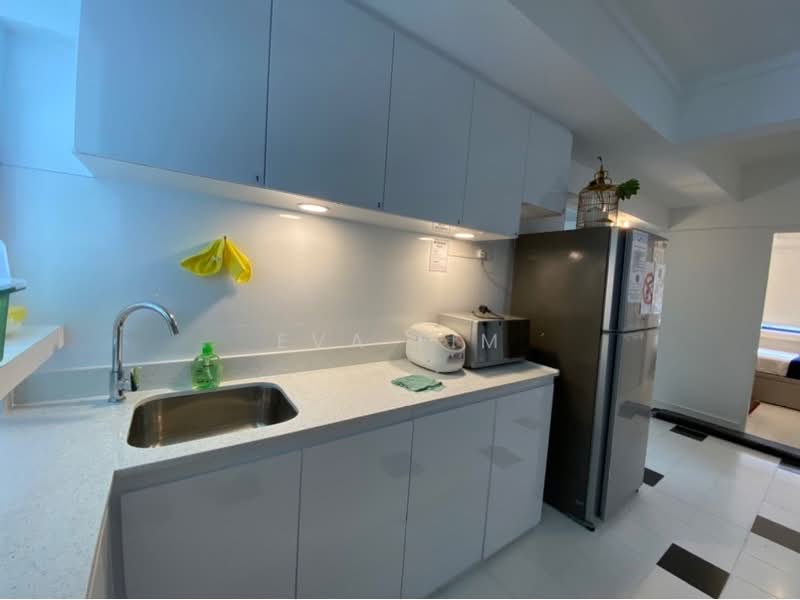 Lucky Plaza, 304 Orchard Road, 1 Bedroom, , Apartment For Rent, by Eva Lim, 500180414 - PropertyGuru.com.sg