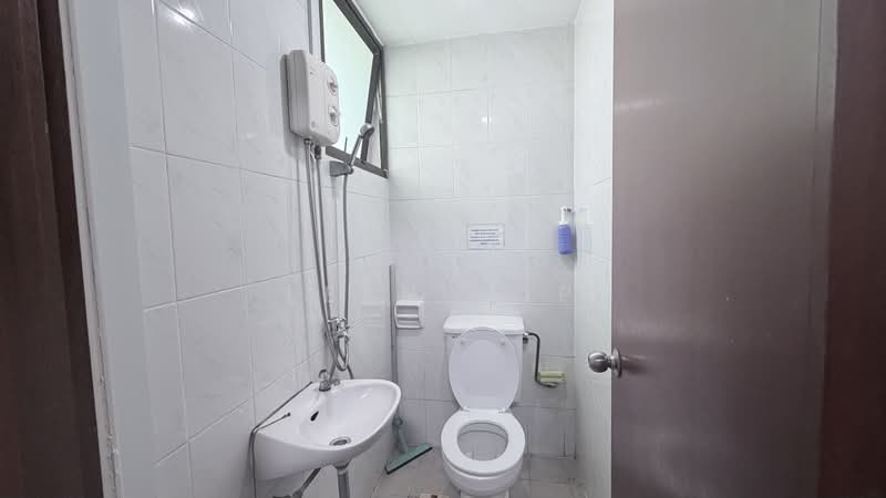 Parc Oasis, 35 Jurong East Avenue 1, Room Rental, 100 sqft, Condominium For Rent, by Leen Yap, 500180417 - Bathroom - PropertyGuru.com.sg