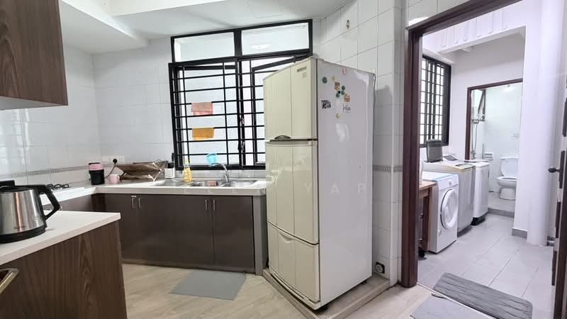 Parc Oasis, 35 Jurong East Avenue 1, Room Rental, 100 sqft, Condominium For Rent, by Leen Yap, 500180417 - Kitchen - PropertyGuru.com.sg