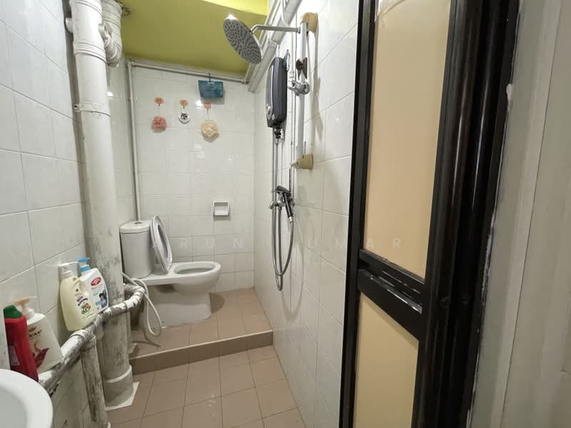 43 Bendemeer Road, 43 Bendemeer Road, 3 Bedrooms, 678 sqft, HDB Flat For Sale, by Arun Kumar, 500180435 - Bathroom - PropertyGuru.com.sg