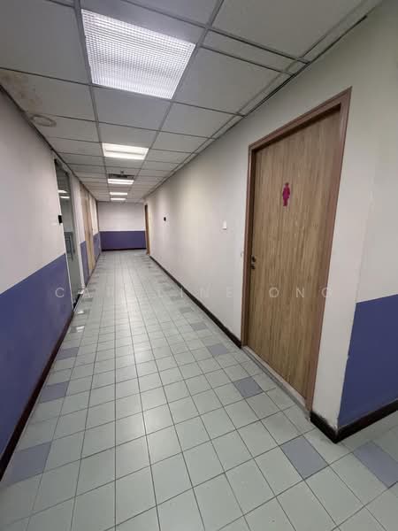 Sim Lim Tower, 10 Jalan Besar, 100 sqft, Office For Rent, by Caroline Ong, 500180437 - Corridor - CommercialGuru.com.sg