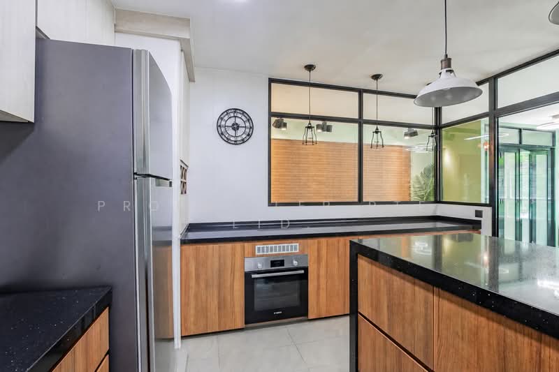 318B Yishun Greenwalk, 318B Yishun Avenue 9, 3 Bedrooms, 1,206 sqft, HDB Flat For Sale, by KOH YONG JIAN, 500180440 - Kitchen - PropertyGuru.com.sg