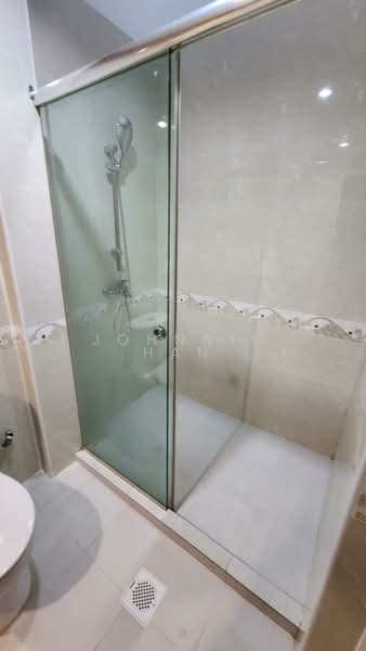 jalan sampurna, Jalan Sampurna, 5 Bedrooms, 5,000 sqft, Detached House For Rent, by Johnnie Han, 500180446 - Bathroom 2 - PropertyGuru.com.sg