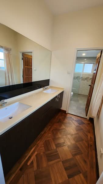 jalan sampurna, Jalan Sampurna, 5 Bedrooms, 5,000 sqft, Detached House For Rent, by Johnnie Han, 500180446 - Master Bathroom - PropertyGuru.com.sg