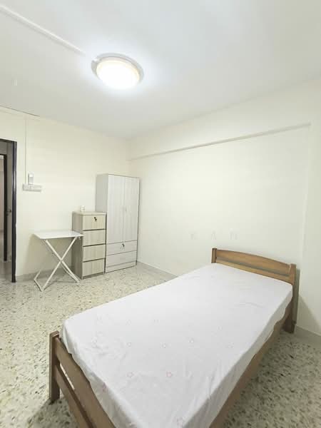 520 Bedok North Avenue 1, 520 Bedok North Avenue 1, Room Rental, 100 sqft, HDB Flat For Rent, by Kenny Kan, 500180452 - Bedroom - PropertyGuru.com.sg