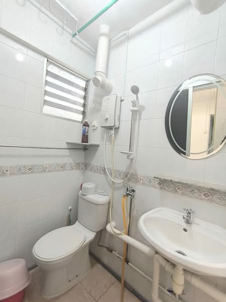 476 Ang Mo Kio Avenue 10, 476 Ang Mo Kio Avenue 10, Room Rental, 120 sqft, HDB Flat For Rent, by Kenny Kan, 500180486 - Bathroom - PropertyGuru.com.sg