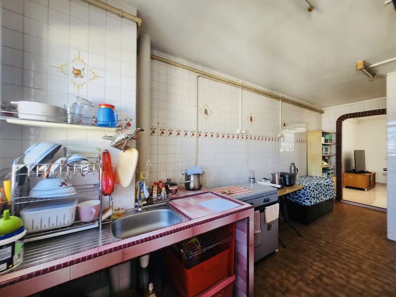 132 Bedok Reservoir Road, 132 Bedok Reservoir Road, 3 Bedrooms, 904 sqft, HDB Flat For Sale, by MARTIN, 500180492 - Kitchen - PropertyGuru.com.sg