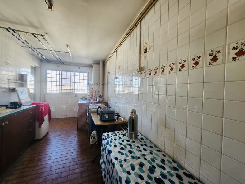 132 Bedok Reservoir Road, 132 Bedok Reservoir Road, 3 Bedrooms, 904 sqft, HDB Flat For Sale, by MARTIN, 500180492 - Kitchen - PropertyGuru.com.sg
