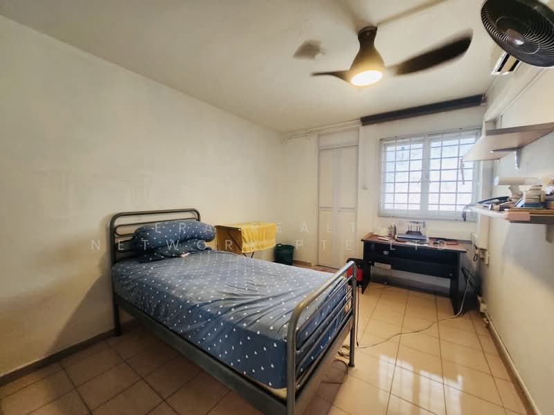 132 Bedok Reservoir Road, 132 Bedok Reservoir Road, 3 Bedrooms, 904 sqft, HDB Flat For Sale, by MARTIN, 500180492 - Bedroom - PropertyGuru.com.sg