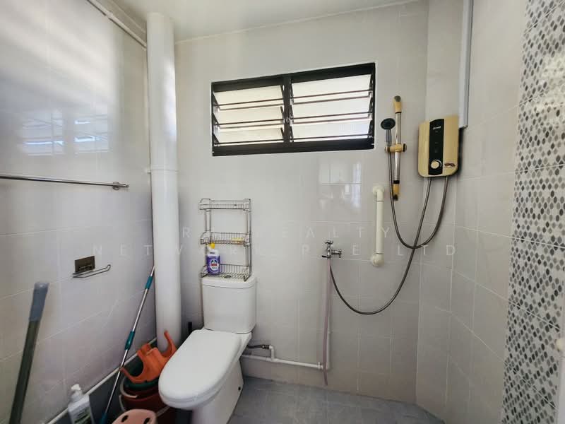 132 Bedok Reservoir Road, 132 Bedok Reservoir Road, 3 Bedrooms, 904 sqft, HDB Flat For Sale, by MARTIN, 500180492 - Bathroom - PropertyGuru.com.sg