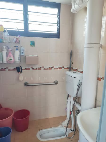 411 Ang Mo Kio Avenue 10, 411 Ang Mo Kio Avenue 10, Room Rental, 100 sqft, HDB Flat For Rent, by Kenny Kan, 500180494 - Bathroom - PropertyGuru.com.sg
