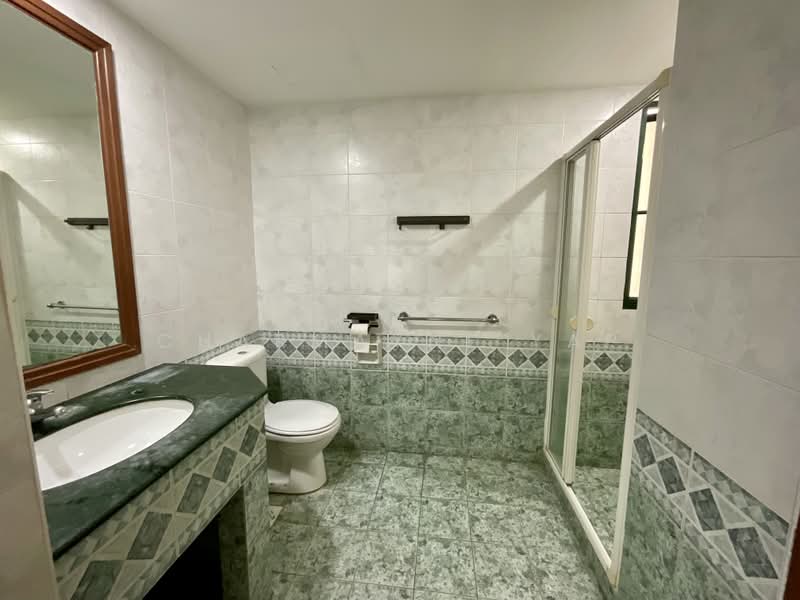 The Springbloom, 143 Serangoon Avenue 3, 3 Bedrooms, 1,302 sqft, Condominium For Sale, by Charmayne Yap, 500180502 - Bathroom - PropertyGuru.com.sg
