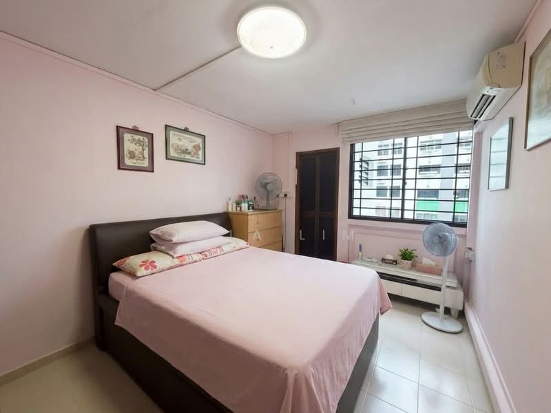 250 Yishun Avenue 9, 250 Yishun Avenue 9, 3 Bedrooms, 904 sqft, HDB Flat For Sale, by Aela Lim, 500180512 - Bedroom - PropertyGuru.com.sg