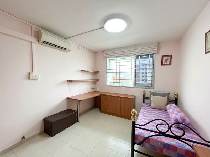 250 Yishun Avenue 9, 250 Yishun Avenue 9, 3 Bedrooms, 904 sqft, HDB Flat For Sale, by Aela Lim, 500180512 - Bedroom - PropertyGuru.com.sg