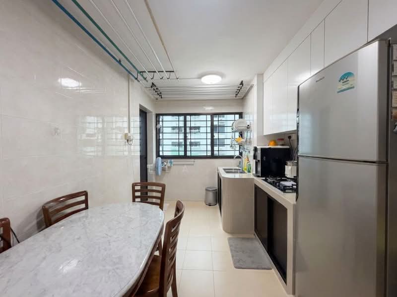 250 Yishun Avenue 9, 250 Yishun Avenue 9, 3 Bedrooms, 904 sqft, HDB Flat For Sale, by Aela Lim, 500180512 - Kitchen - PropertyGuru.com.sg