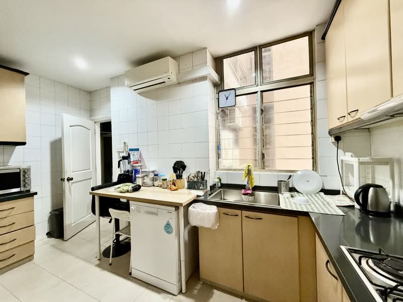 Leonie Condotel, 2 Leonie Hill Road, 4 Bedrooms, 2,715 sqft, Condominium For Rent, by Elaine Goh, 500180513 - Kitchen - PropertyGuru.com.sg