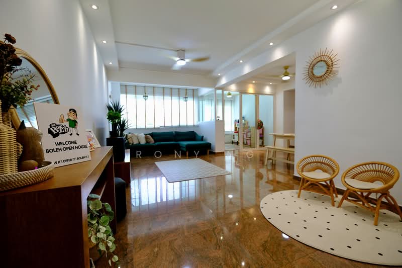 536 Jelapang Road, 536 Jelapang Road, Dairy Farm / Bukit Panjang / Choa Chu Kang, 3 Bedrooms, 1,292 sqft, HDB Flat For Sale, by Rony Ng, 500180531 - Living Room - PropertyGuru.com.sg