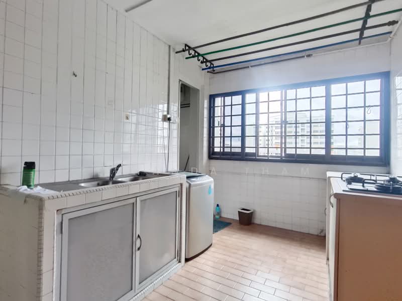 227 Serangoon Avenue 4, 227 Serangoon Avenue 4, Room Rental, 118 sqft, HDB Flat For Rent, by FERNANDA THAM, 500180539 - Kitchen - PropertyGuru.com.sg