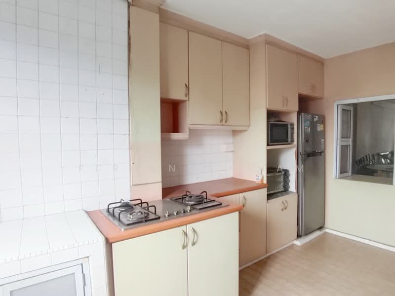 227 Serangoon Avenue 4, 227 Serangoon Avenue 4, Room Rental, 118 sqft, HDB Flat For Rent, by FERNANDA THAM, 500180539 - Kitchen - PropertyGuru.com.sg