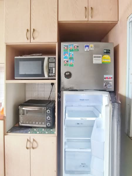 227 Serangoon Avenue 4, 227 Serangoon Avenue 4, Room Rental, 118 sqft, HDB Flat For Rent, by FERNANDA THAM, 500180539 - Kitchen - PropertyGuru.com.sg