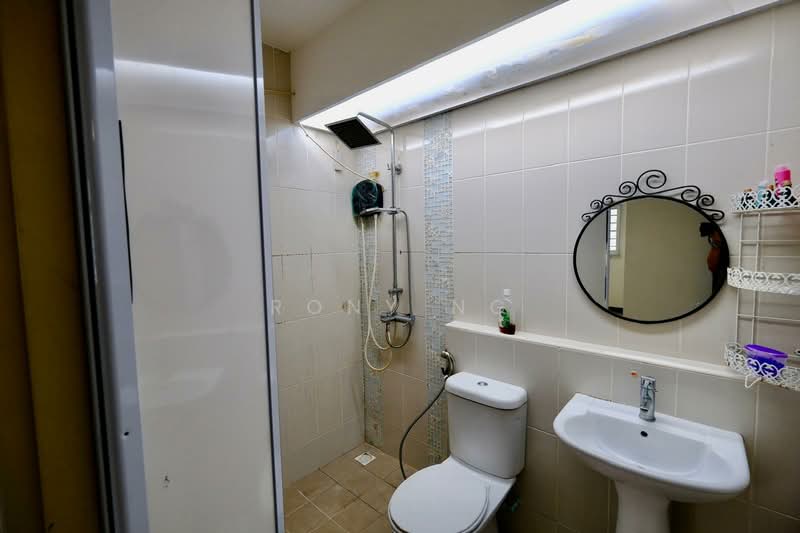 528C Costa Ris, 528C Pasir Ris Street 51, 3 Bedrooms, 1,001 sqft, HDB Flat For Sale, by Rony Ng, 500180546 - Bathroom - PropertyGuru.com.sg