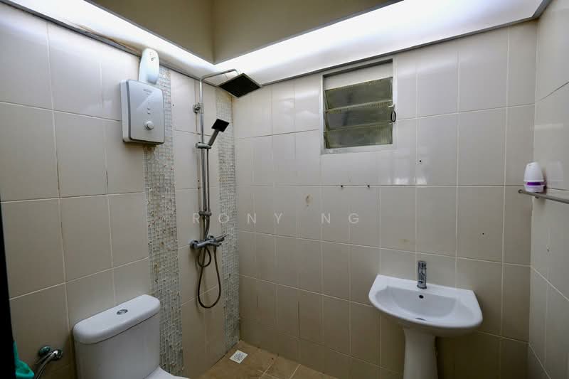528C Costa Ris, 528C Pasir Ris Street 51, 3 Bedrooms, 1,001 sqft, HDB Flat For Sale, by Rony Ng, 500180546 - Bathroom - PropertyGuru.com.sg