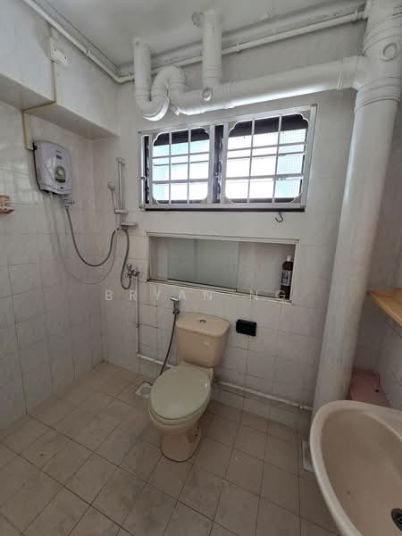 751 Woodlands Circle, 751 Woodlands Circle, 3 Bedrooms, 1,087 sqft, HDB Flat For Sale, by Bryan Ng, 500180552 - Bathroom - PropertyGuru.com.sg