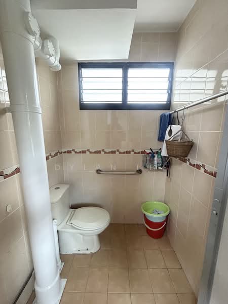 414 Ang Mo Kio Avenue 10, 414 Ang Mo Kio Avenue 10, 3 Bedrooms, 990 sqft, HDB Flat For Rent, by Dylan Lee, 500180553 - Bathroom - PropertyGuru.com.sg