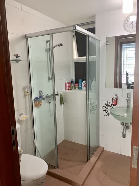 La Casa, 50 Woodlands Drive 16, 3 Bedrooms, 1,194 sqft, Condominium For Rent, by Liana Chin, 500180555 - Bathroom - PropertyGuru.com.sg