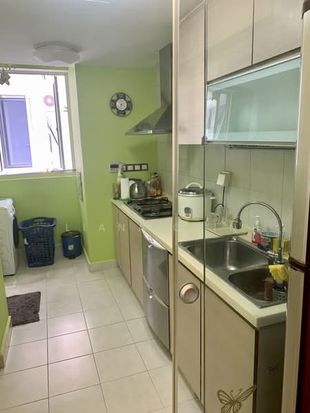 La Casa, 50 Woodlands Drive 16, 3 Bedrooms, 1,194 sqft, Condominium For Rent, by Liana Chin, 500180555 - Kitchen - PropertyGuru.com.sg