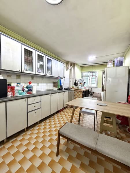 457 Ang Mo Kio Avenue 10, 457 Ang Mo Kio Avenue 10, 2 Bedrooms, 796 sqft, HDB Flat For Sale, by Liyana Manhuri, 500180559 - Kitchen - PropertyGuru.com.sg