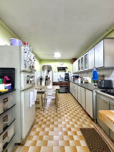 457 Ang Mo Kio Avenue 10, 457 Ang Mo Kio Avenue 10, 2 Bedrooms, 796 sqft, HDB Flat For Sale, by Liyana Manhuri, 500180559 - Kitchen - PropertyGuru.com.sg