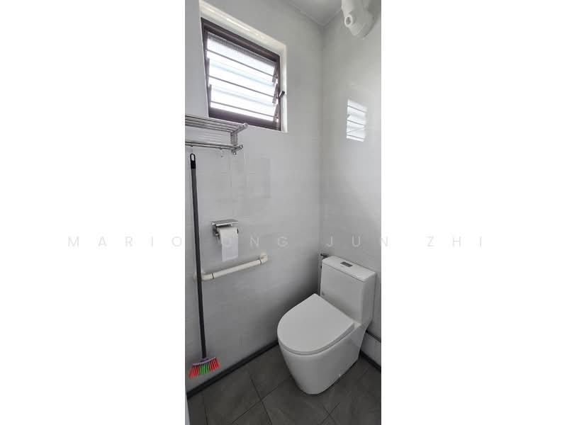 436 Fajar Road, 436 Fajar Road, 3 Bedrooms, 1,119 sqft, HDB Flat For Rent, by Mario Ong Jun Zhi, 500180568 - Bathroom - PropertyGuru.com.sg