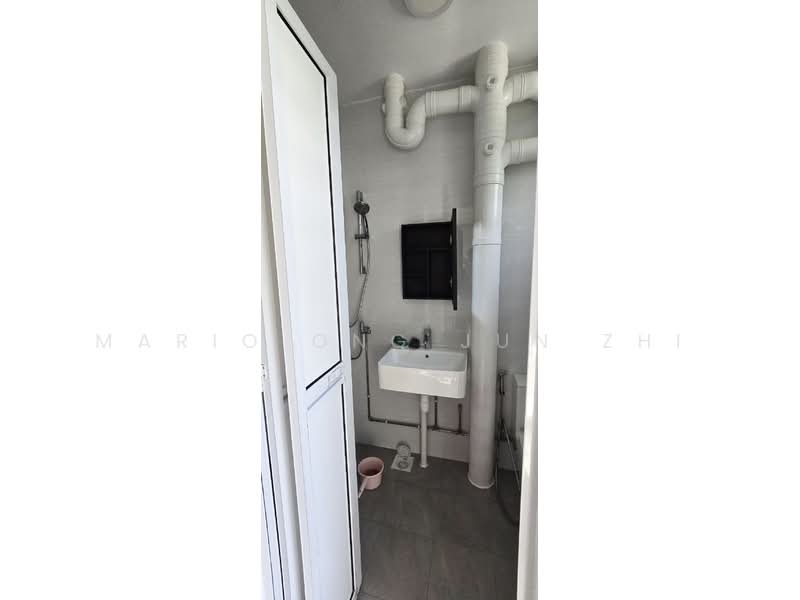 436 Fajar Road, 436 Fajar Road, 3 Bedrooms, 1,119 sqft, HDB Flat For Rent, by Mario Ong Jun Zhi, 500180568 - Bathroom - PropertyGuru.com.sg