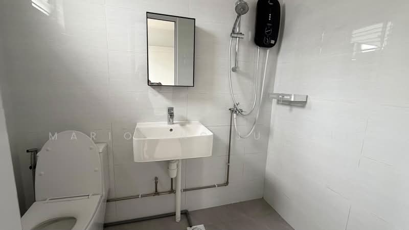 436 Fajar Road, 436 Fajar Road, 3 Bedrooms, 1,119 sqft, HDB Flat For Rent, by Mario Ong Jun Zhi, 500180568 - Master Bedroom Toilet - PropertyGuru.com.sg