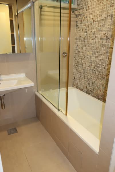 The Ford @ Holland, 1 Ford Avenue, 3 Bedrooms, 1,087 sqft, Condominium For Rent, by Terrence Yap, 500180569 - Master Bathroom - PropertyGuru.com.sg